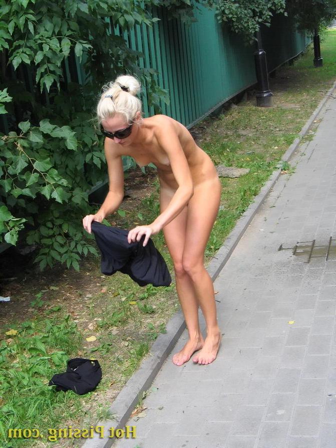 15P Blonde babe peeing outdoor