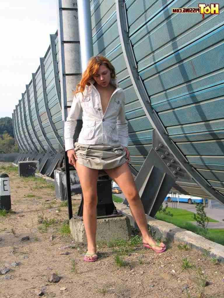 16P Redhead pissing outdoors