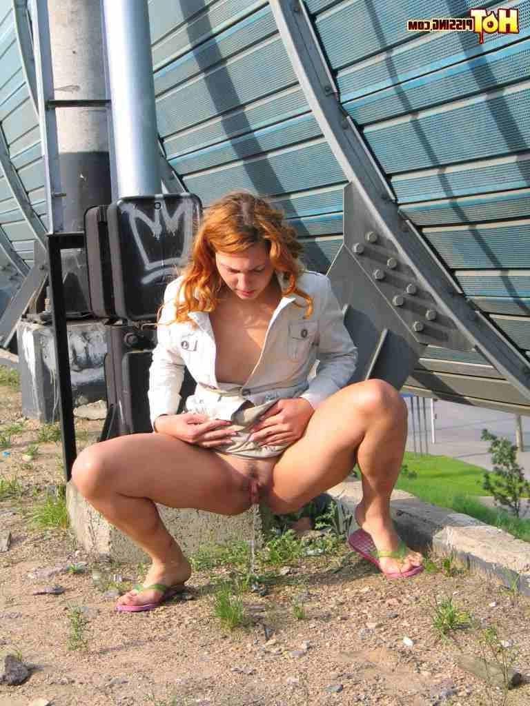 16P Redhead pissing outdoors
