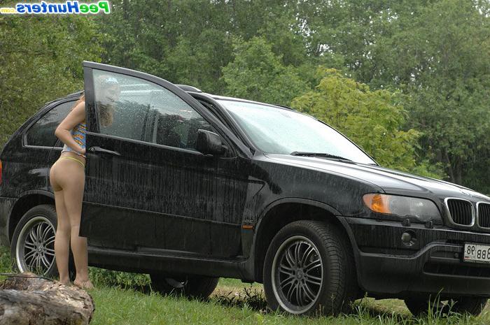 16P Tight teen parks her car and takes a piss outdoors