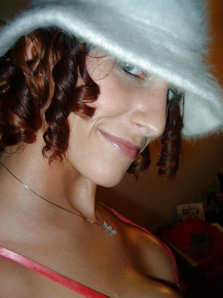 25P JULIA - AMATEUR WIFE POSING