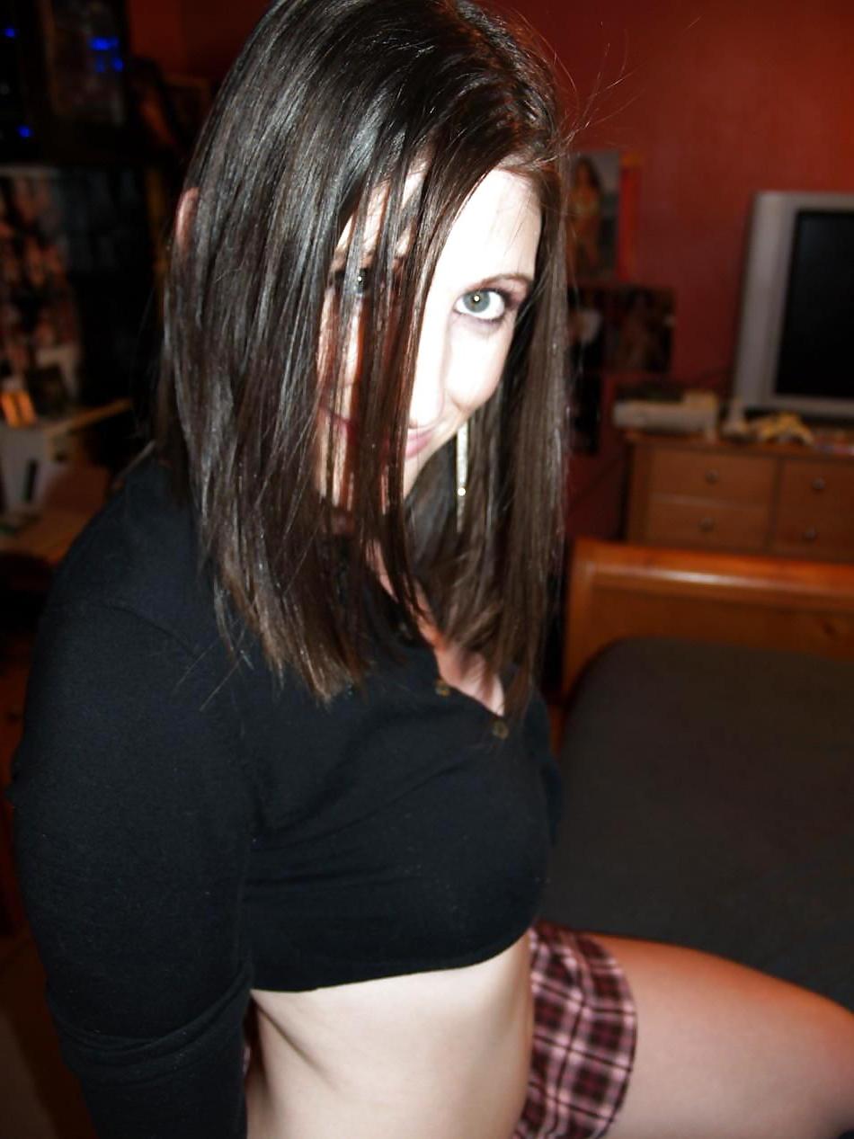 25P JULIA - AMATEUR WIFE POSING