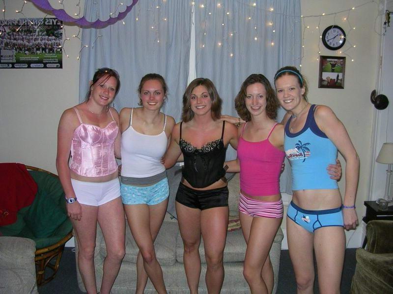 15P Homemade shots of sexy amateur girlfriend posing nude