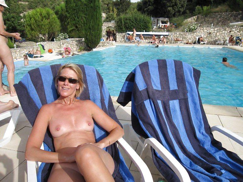 25P Amateur girl naked topless beach