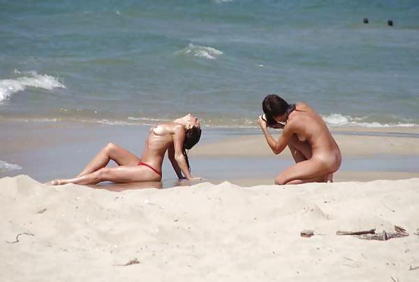 25P Amateur girl naked topless beach