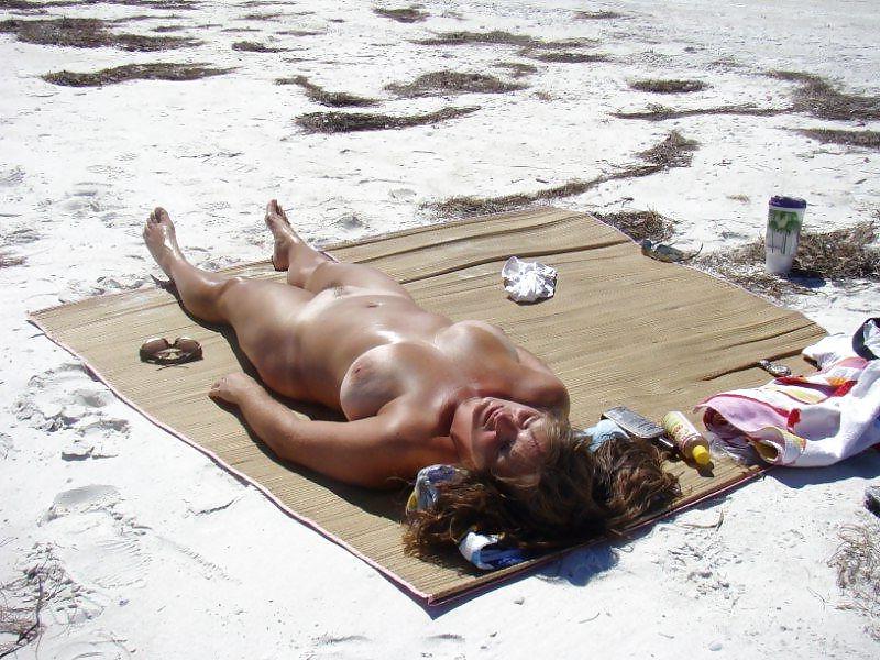 25P Amateur girl naked topless beach