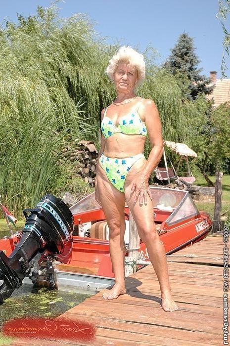 16P Horny cockcraving granny blowing a cock and fucking outdoor
