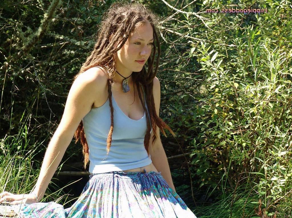 16P Hairy hippie goddess enjoys being nude outdoors