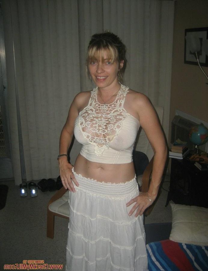 15P Busty amateur wife posing