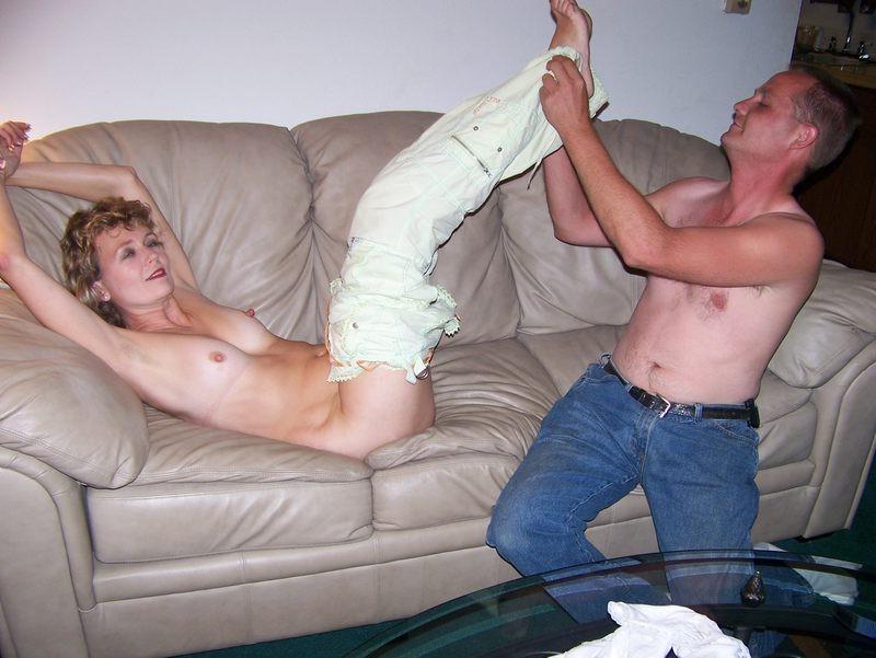15P Amateur slut wife Baby Ruthie fucks a guy on the couch