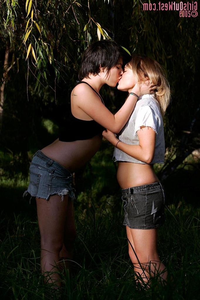 16P Two beautiful shaved Australian amateur lesbians outdoors
