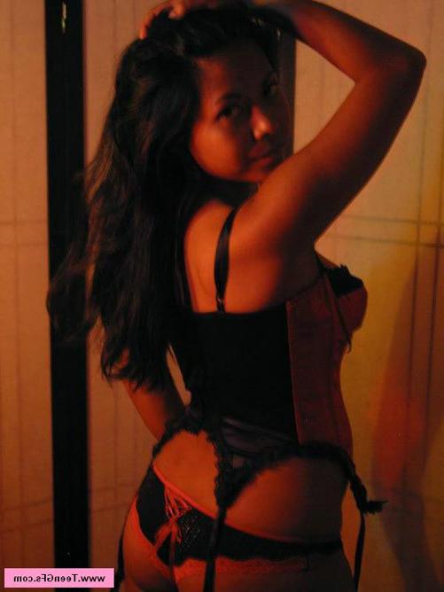 17P Solo amateur ebony teen with big tits trying sexy lingeries