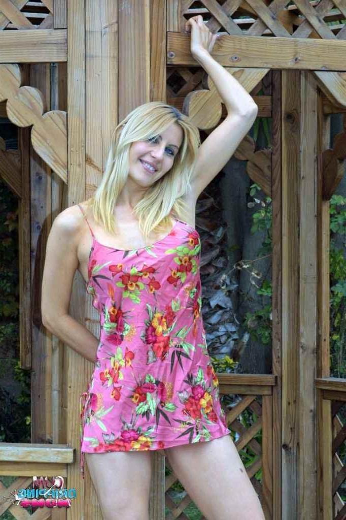 16P Blonde milf getting fucked outdoors