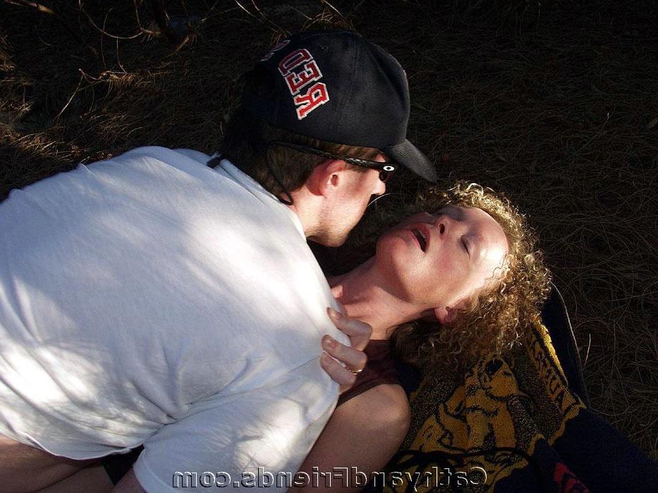 16P Voyeurs enjoy milf couple outdoor romp