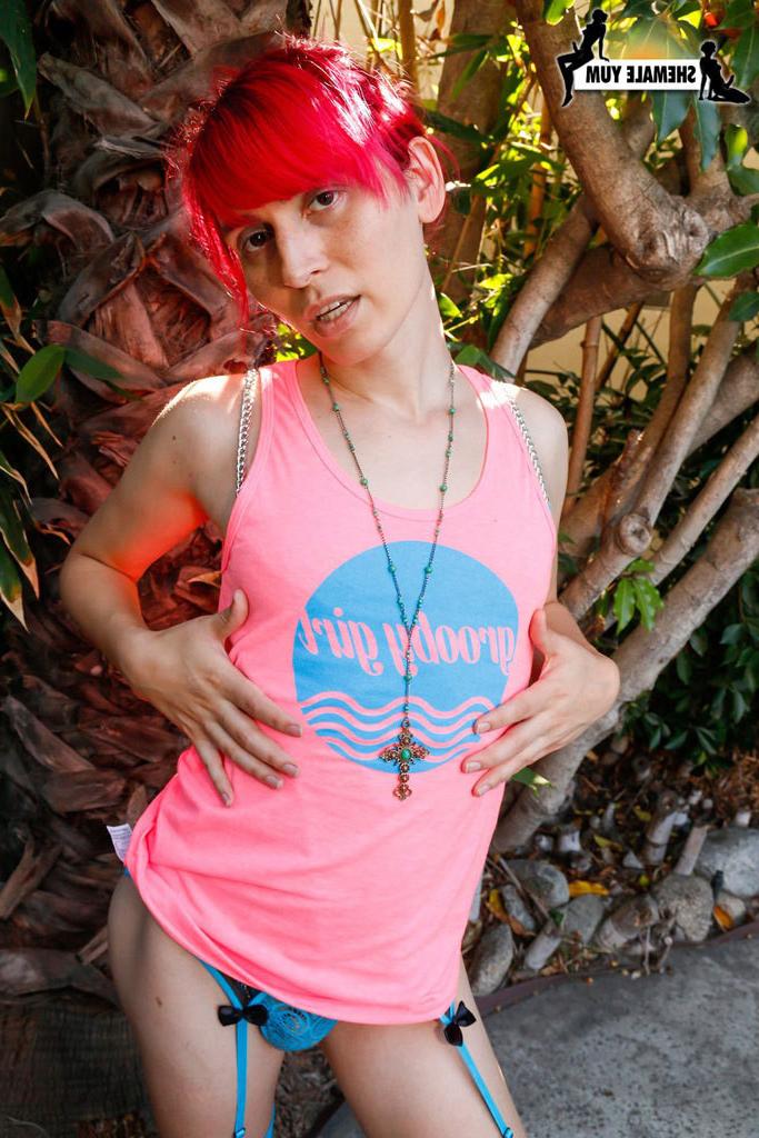 15P Redhead shemale outdoors
