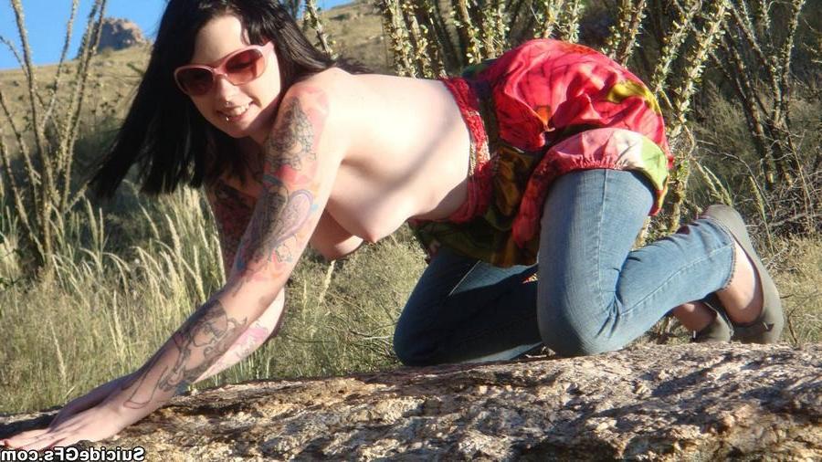 15P Tattooed punk rock teen GF in sunglasses in outdoor homemade pix