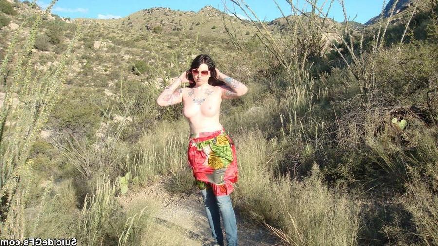 15P Tattooed punk rock teen GF in sunglasses in outdoor homemade pix