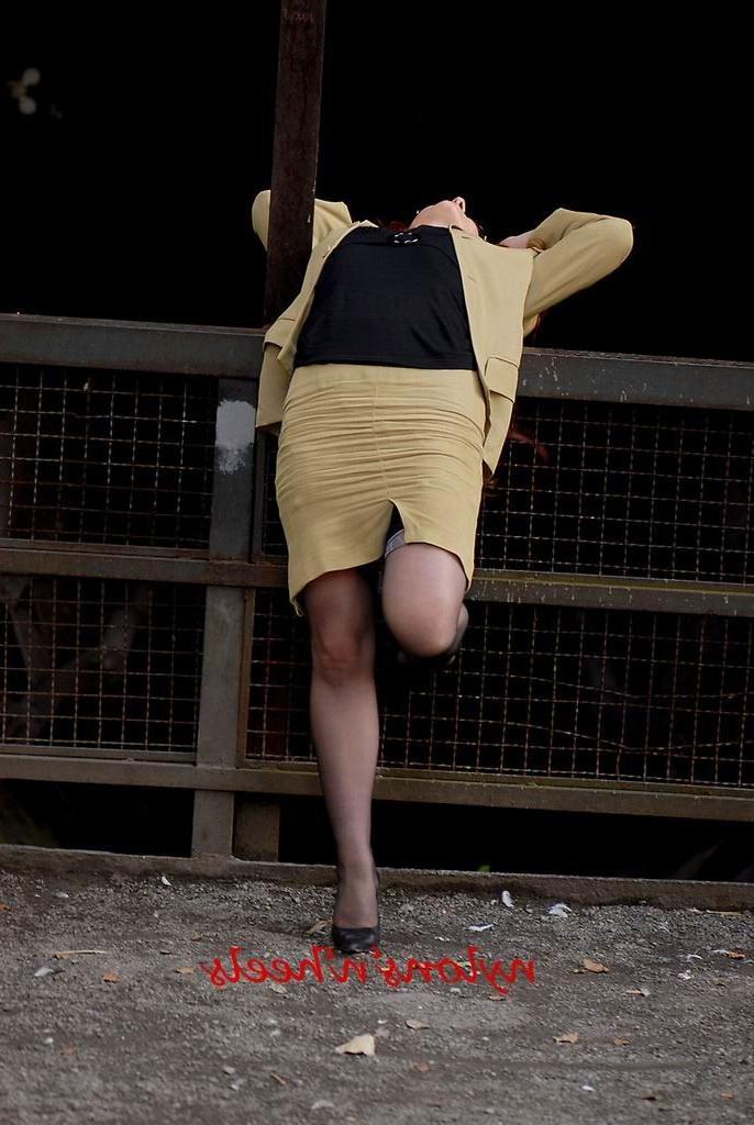 12P Redhead lady Justine in stockings spreading outdoors