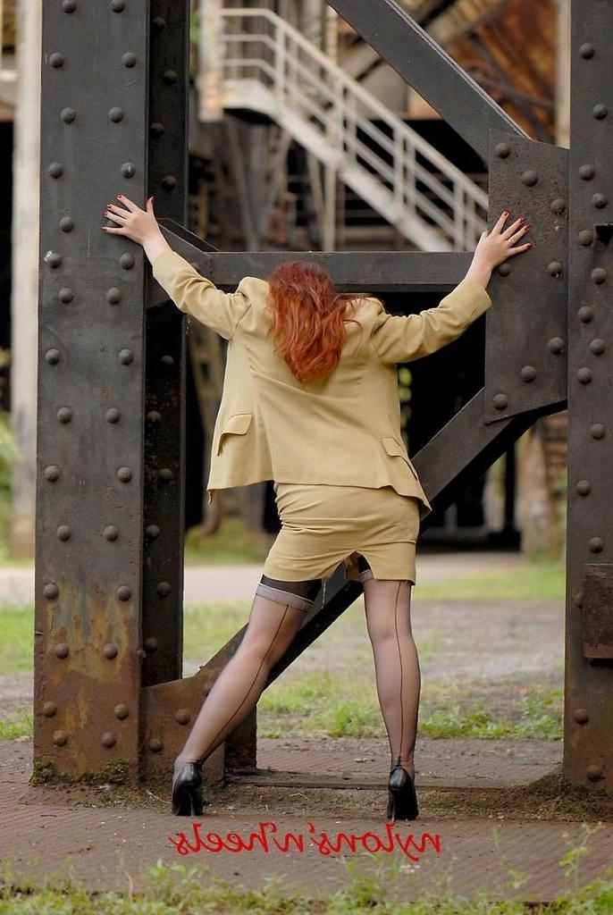 12P Redhead lady Justine in stockings spreading outdoors