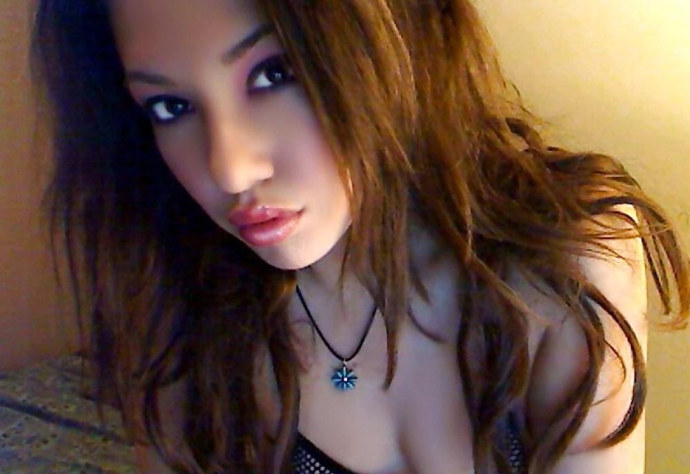 25P Sexy Young Nude Big Boob Amateur Girls Taking Self Shots