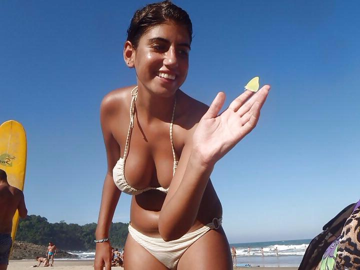 25P Amateur Bikini Girls