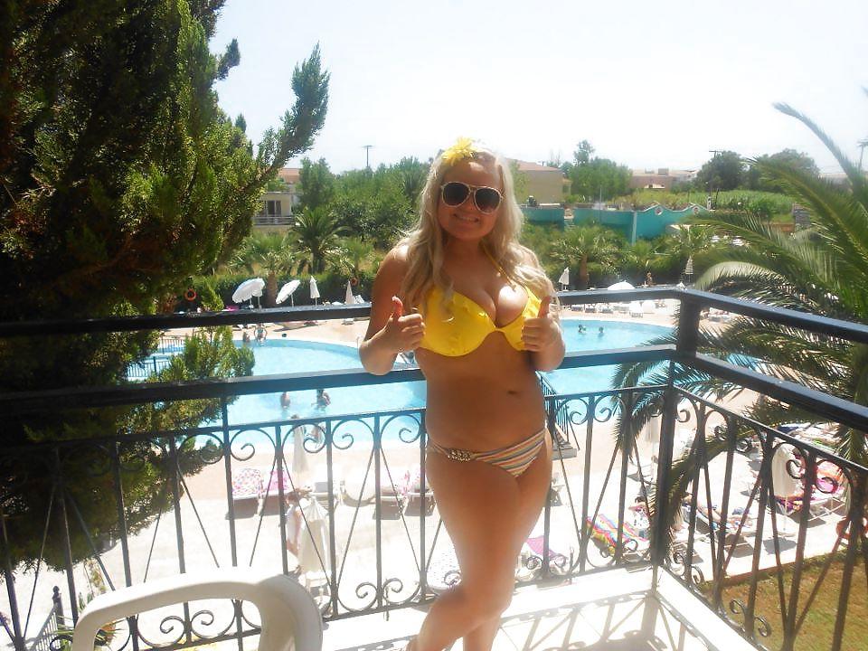 25P Amateur Bikini Girls