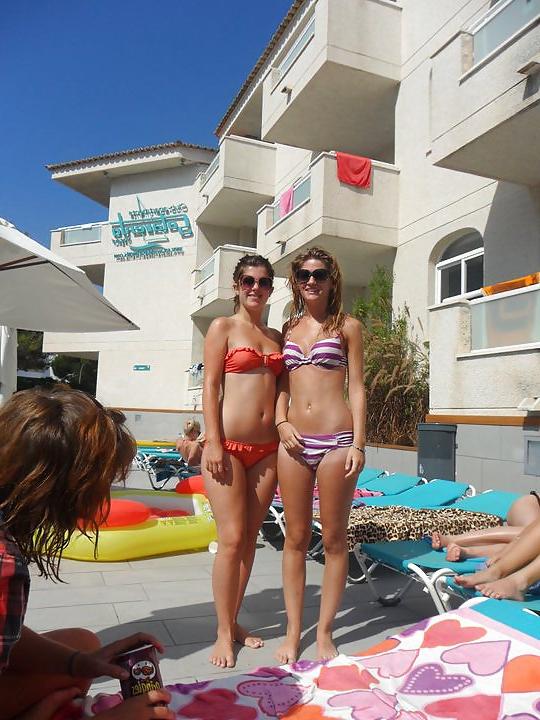 25P Amateur Bikini Girls