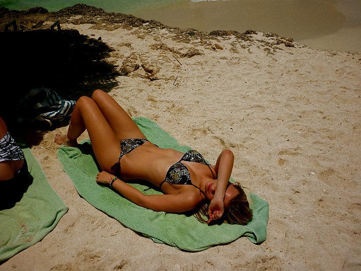 25P Amateur Bikini Girls