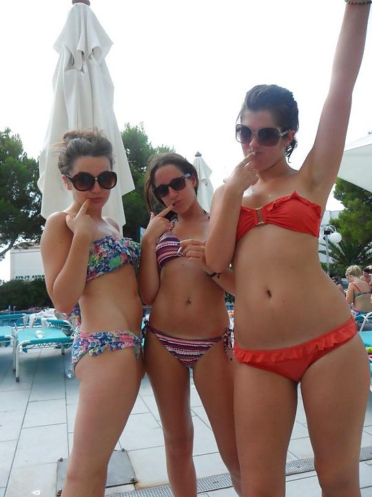25P Amateur Bikini Girls