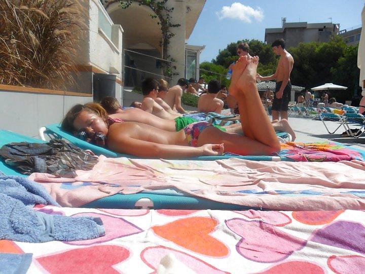 25P Amateur Bikini Girls