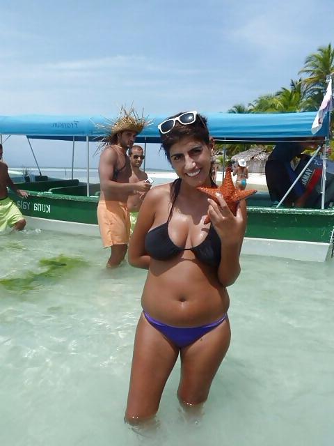 25P Amateur Bikini Girls