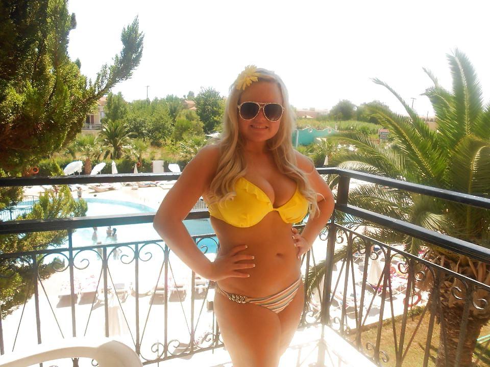 25P Amateur Bikini Girls