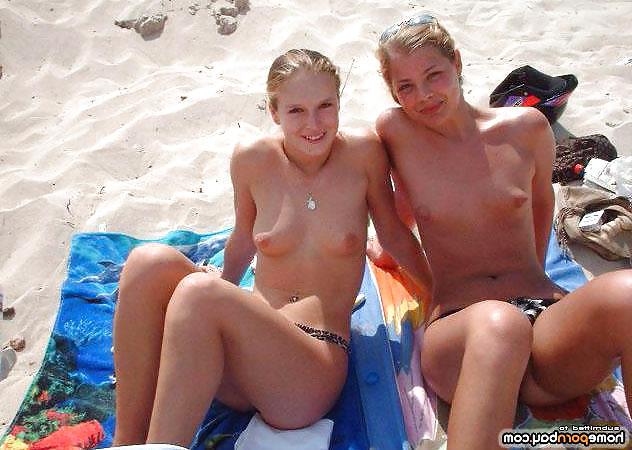 25P Amateur beach lesbian action