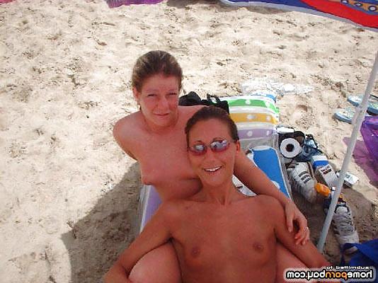 25P Amateur beach lesbian action