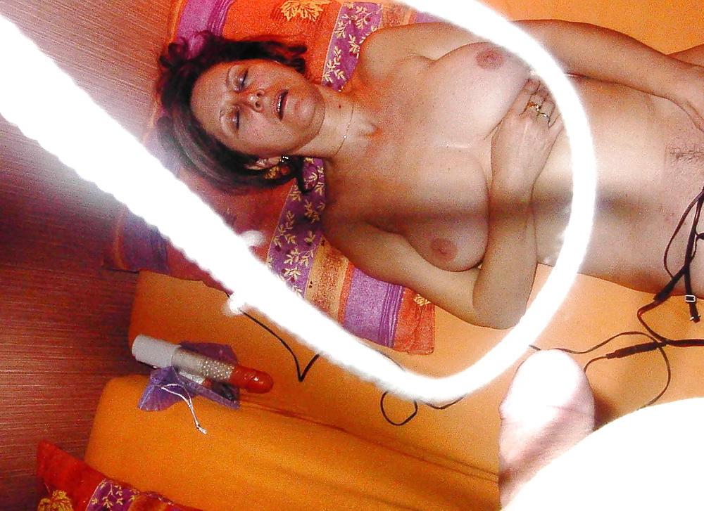 25P HOT AMATEUR MATURE WIFE II