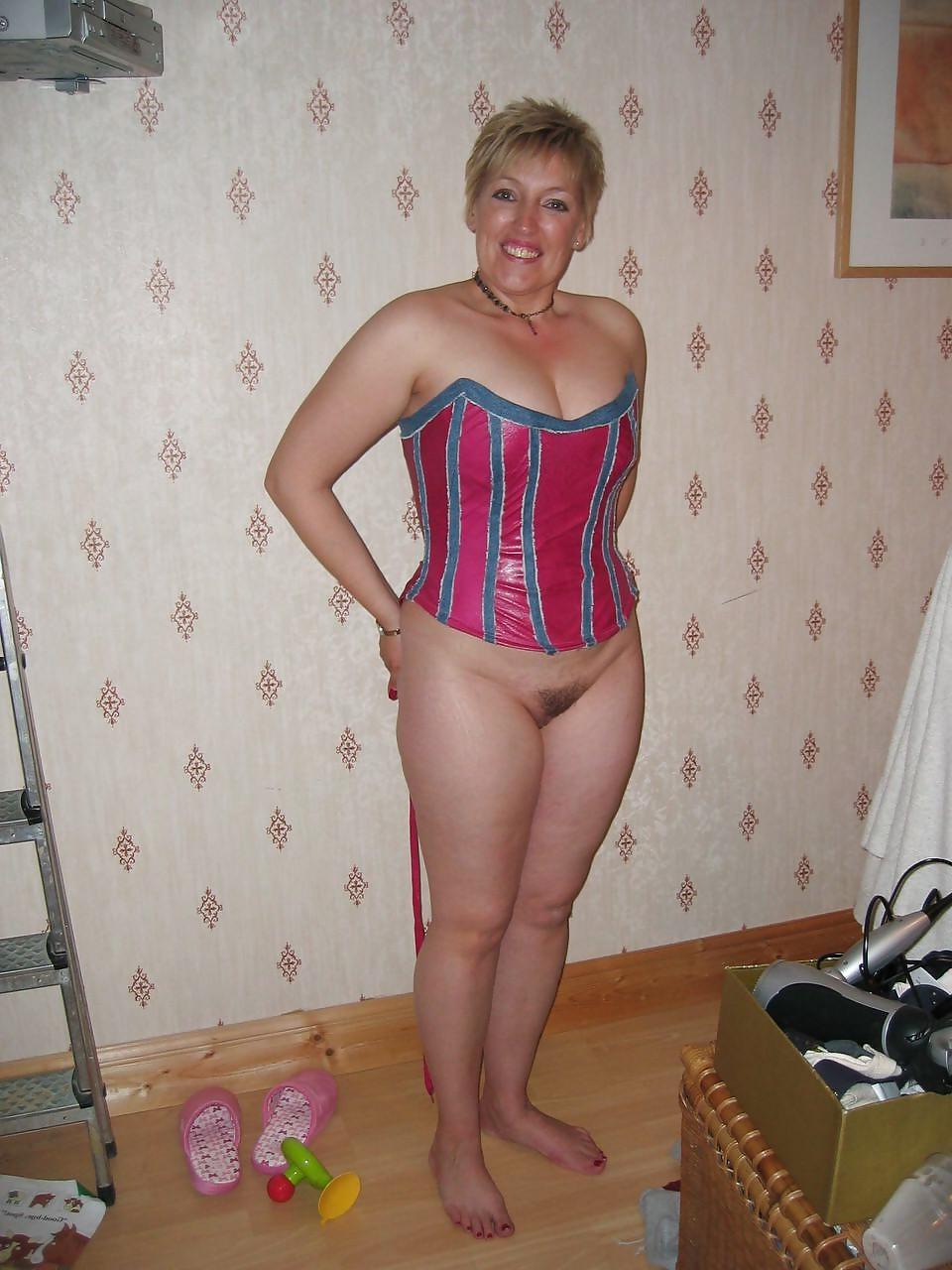 25P AMATEUR WIFE WITH BIG TITS