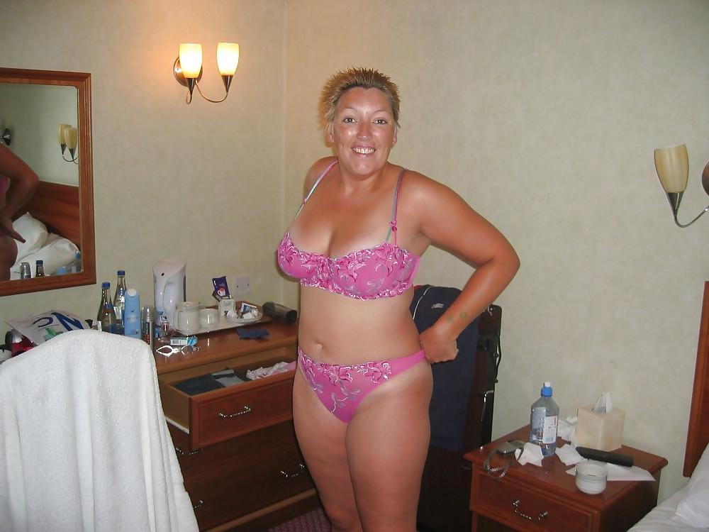 25P AMATEUR WIFE WITH BIG TITS