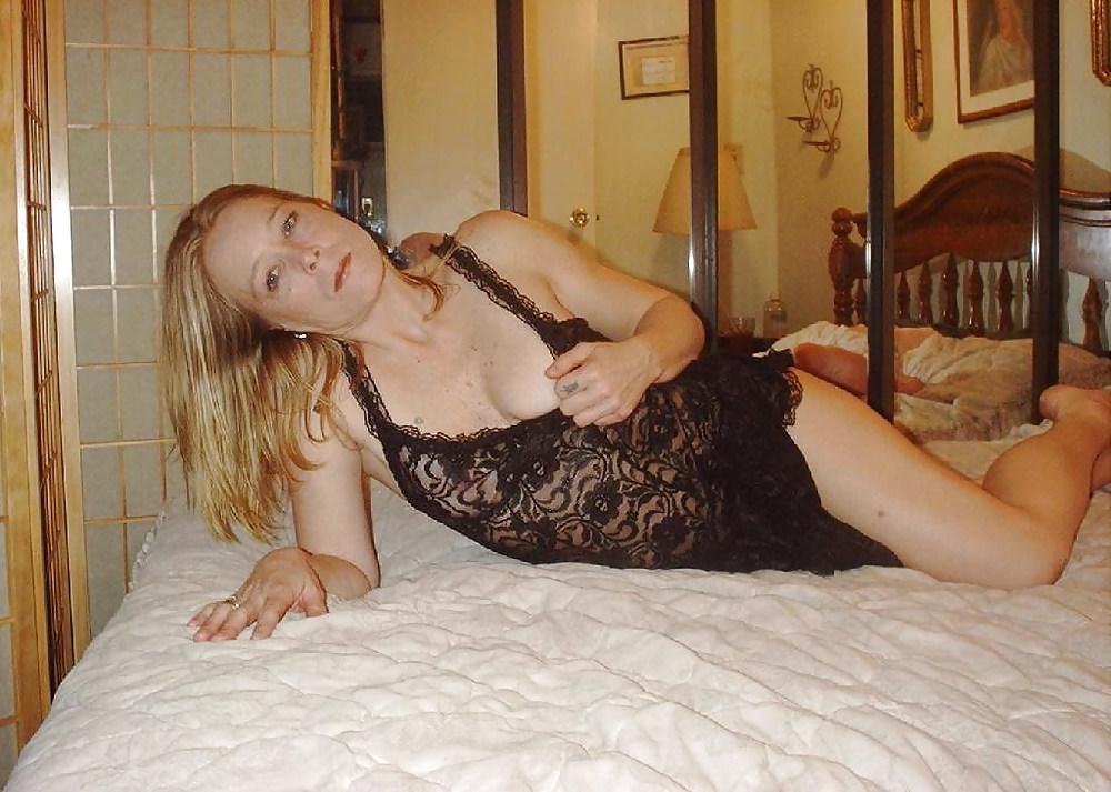25P Amateur blond likes BBC (bareback)