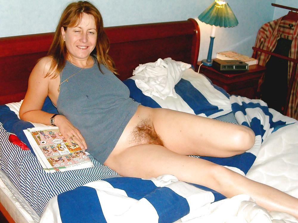 25P Hairy amateur mature