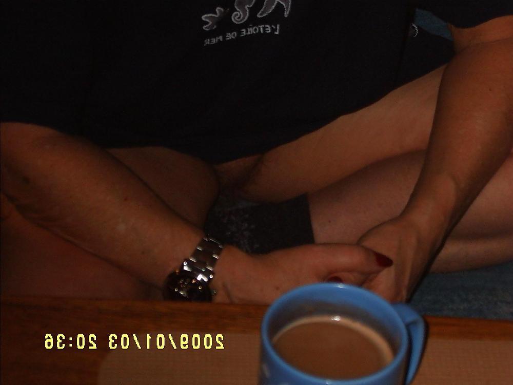 15P German amateur wife shows her nice natural body