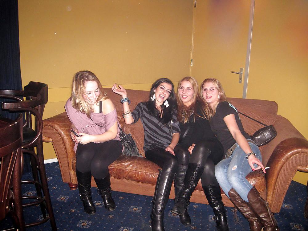 25P Amateur Girls in Latex