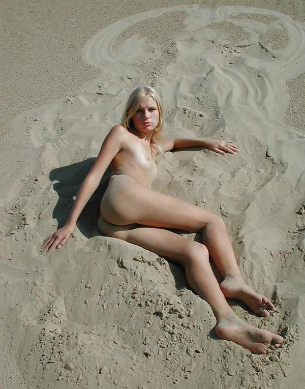 25P Some  amateur nudists pics
