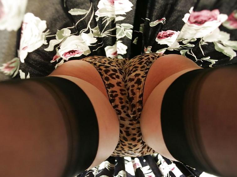 25P Upskirt mature! Amateur!