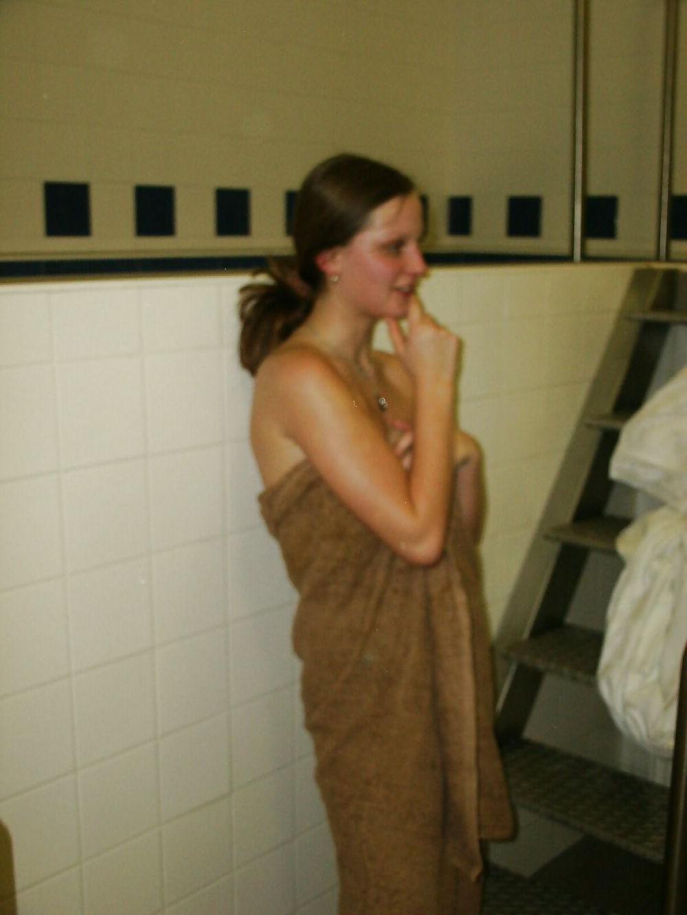 25P CZ Amateur Girls at Sauna