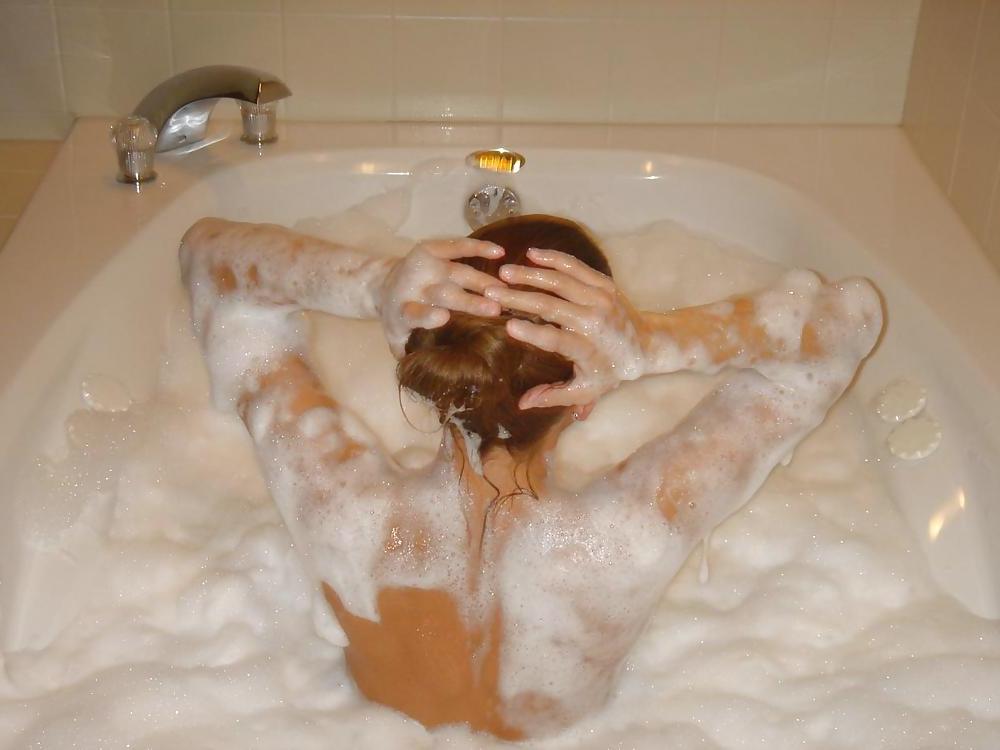 24P Amateur MILF Poses + Bathes
