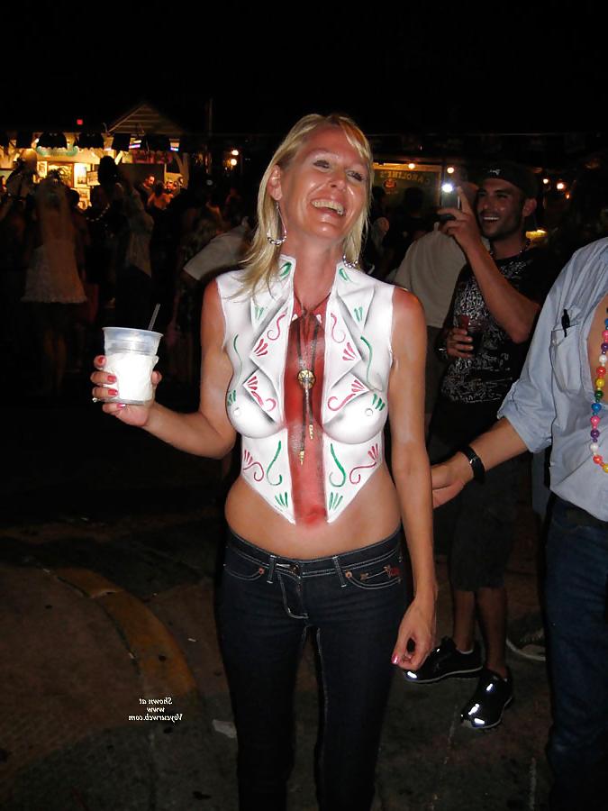 25P Amateur matures out and about with their tits hanging out 7