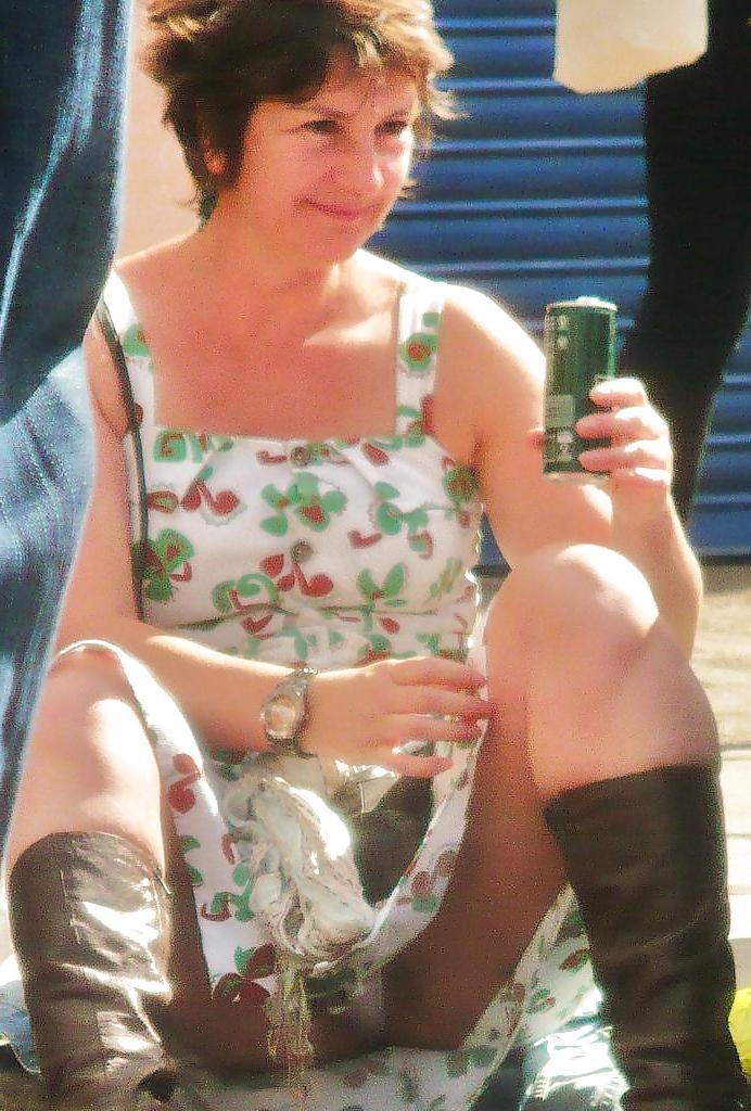 24P Amateur matures pokies,downblouse and upskirt 3. 