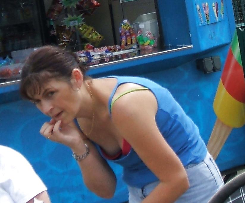 24P Amateur matures pokies,downblouse and upskirt 3. 