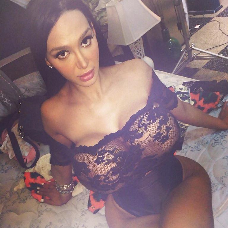 25P Mixed Amateur photos found online includes leaks from icloud