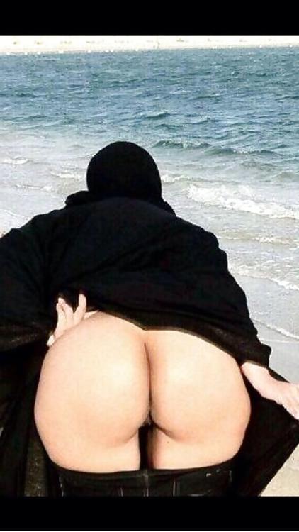 23P ARAB AMATEUR MUSLIM BEURETTE HIJAB BNAT BIG ASS vol.22